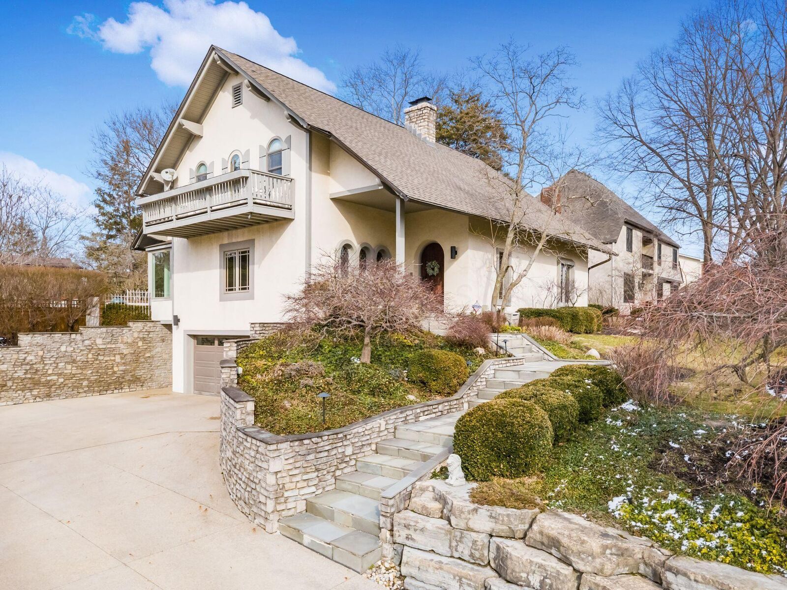 Property Photo: 2484 Danvers Court OH 43220