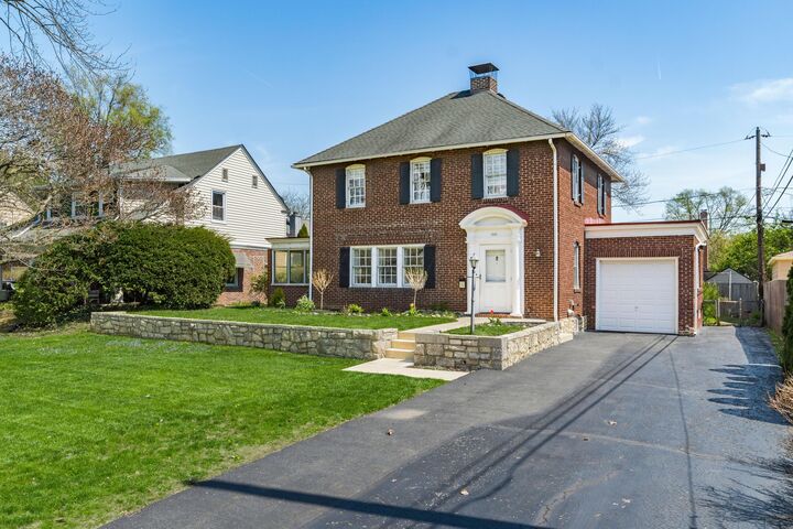 Property Photo:  1942 Bedford Road  OH 43212 