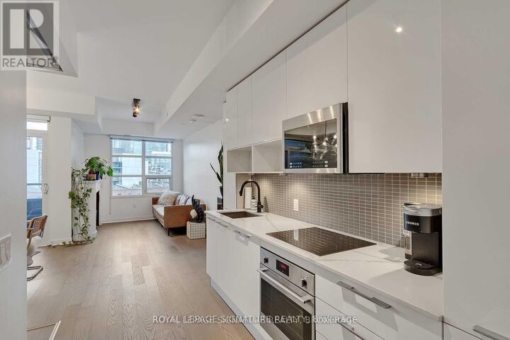 Property Photo:  501 Adelaide Street West 804  ON M5V 0R3 