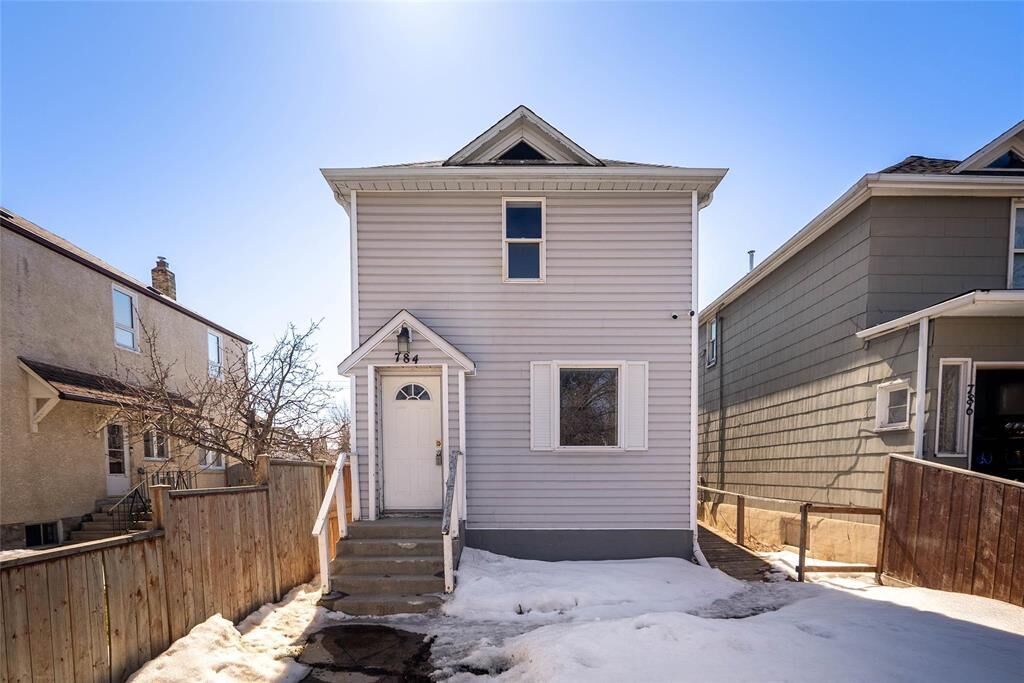 Photo de la propriété:  784 Stella Avenue  MB R2W 2W2 
