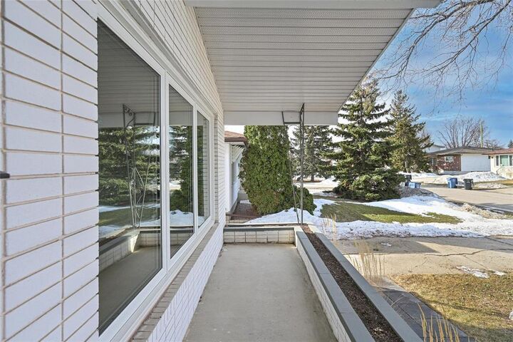 Photo de la propriété:  18 Brebeuf Road  MB R2J 1Z3 