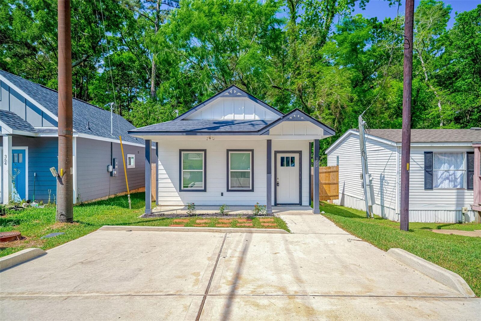 Property Photo: 352 Westchase TX 77316
