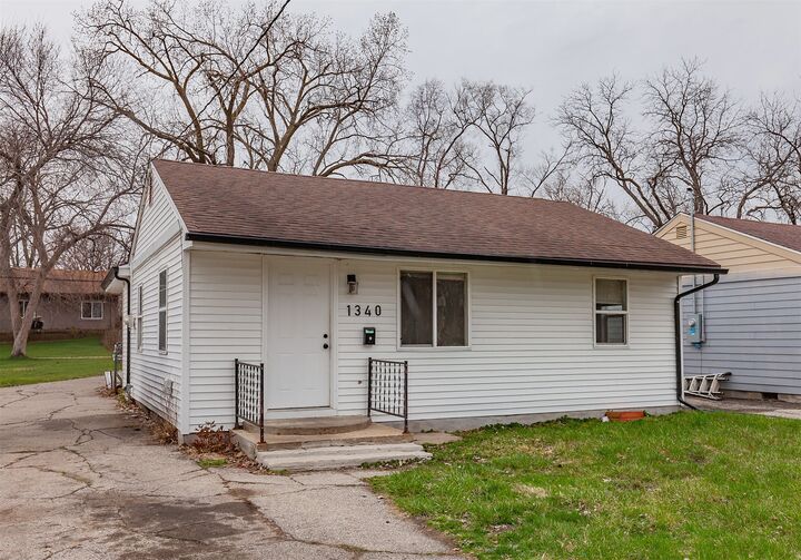 Property Photo:  1340 E 17th Court  IA 50316 