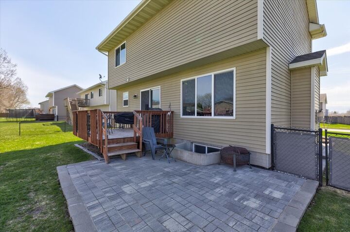 Property Photo:  406 3rd Street SE  IA 50035 
