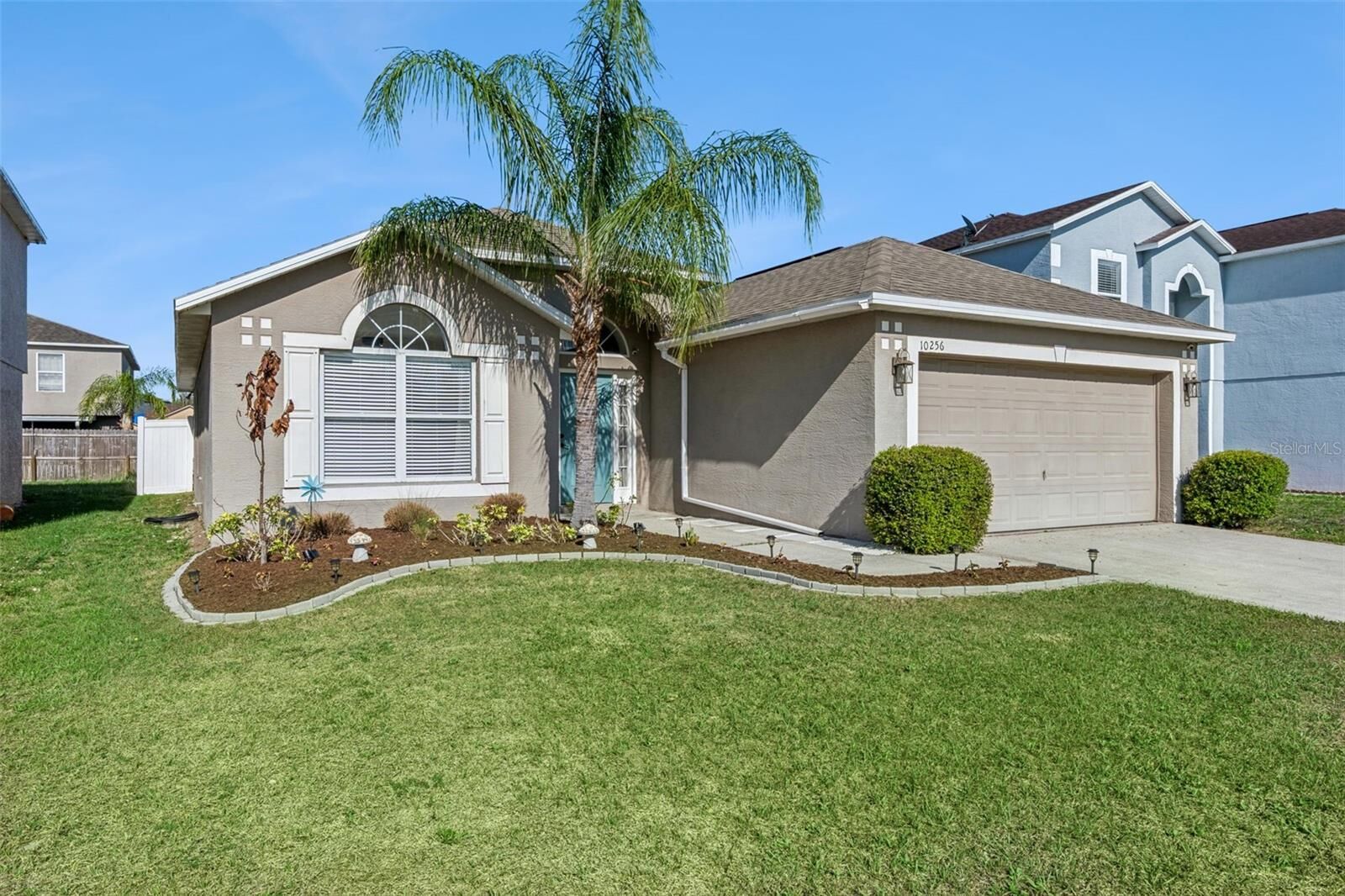 Property Photo: 10256 Laxton Street FL 32824