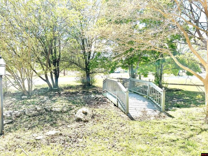 Property Photo:  806 Meadow Lane  AR 72653 