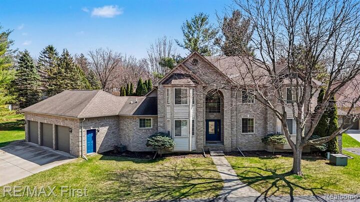 Property Photo:  20400 Robinway Drive  MI 48036 1833 