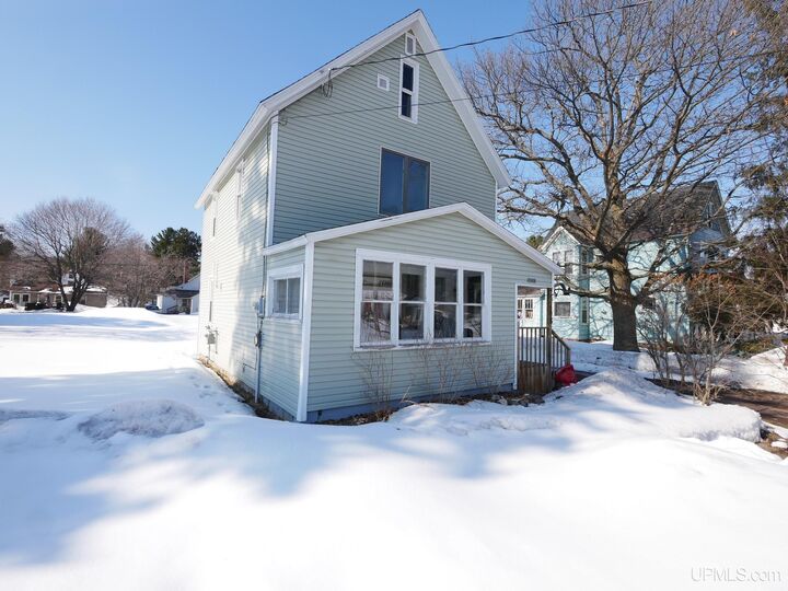 Property Photo:  23408 Fir Avenue  MI 49922 