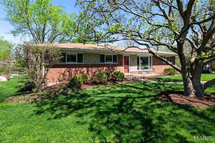 Property Photo: 10131 Glenfield Terrace MO 63126