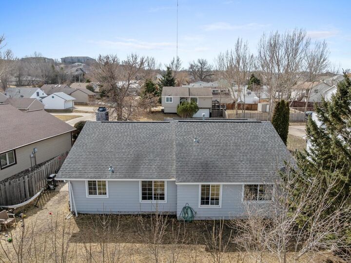 Property Photo:  1422 Cottonwood Ave  ND 58701 