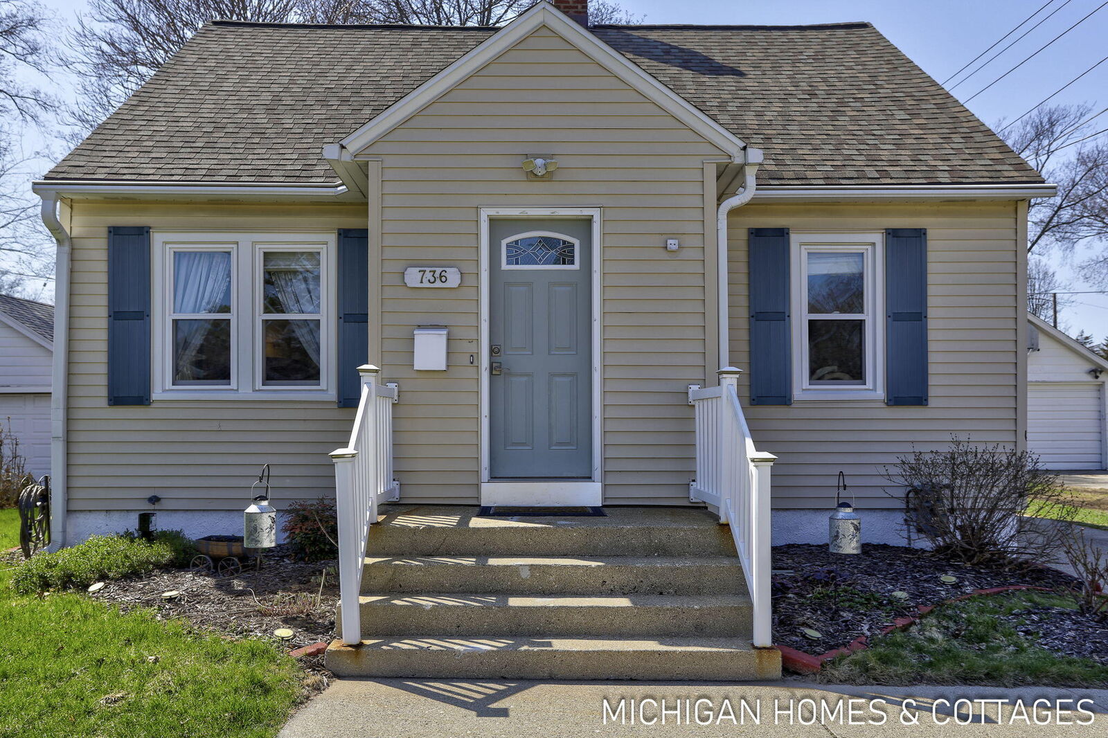 Property Photo:  736 Lincoln Avenue  MI 49423 