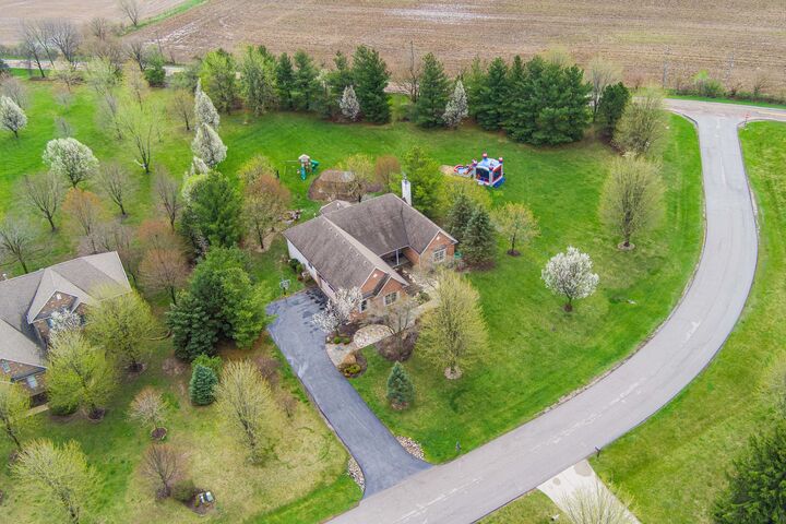 Property Photo:  19N055 Woodview Parkway  IL 60140 