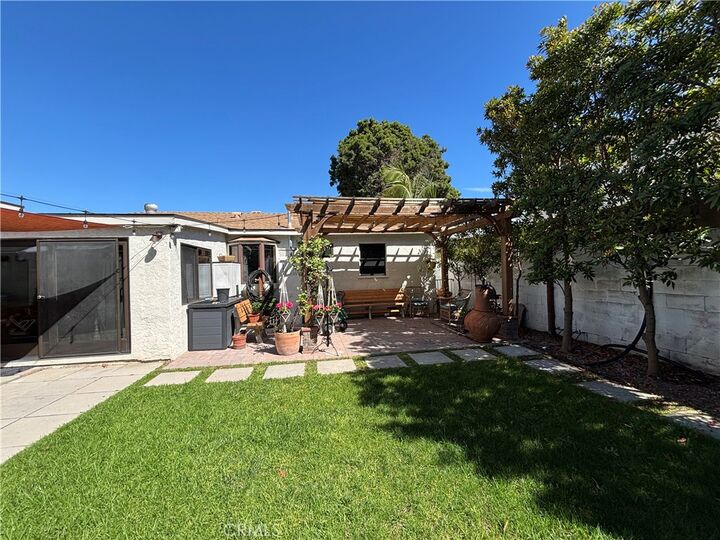 Property Photo:  807 High  CA 90278 