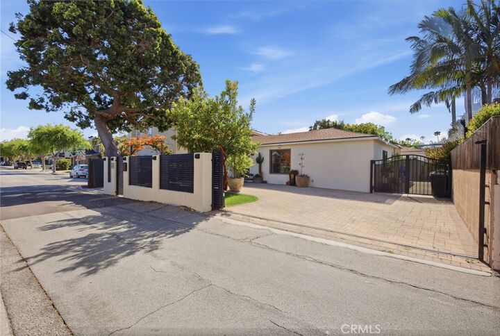 Property Photo:  807 High  CA 90278 