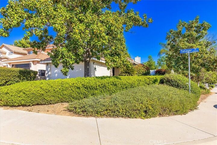 Property Photo:  39906 Tanager  CA 92562 