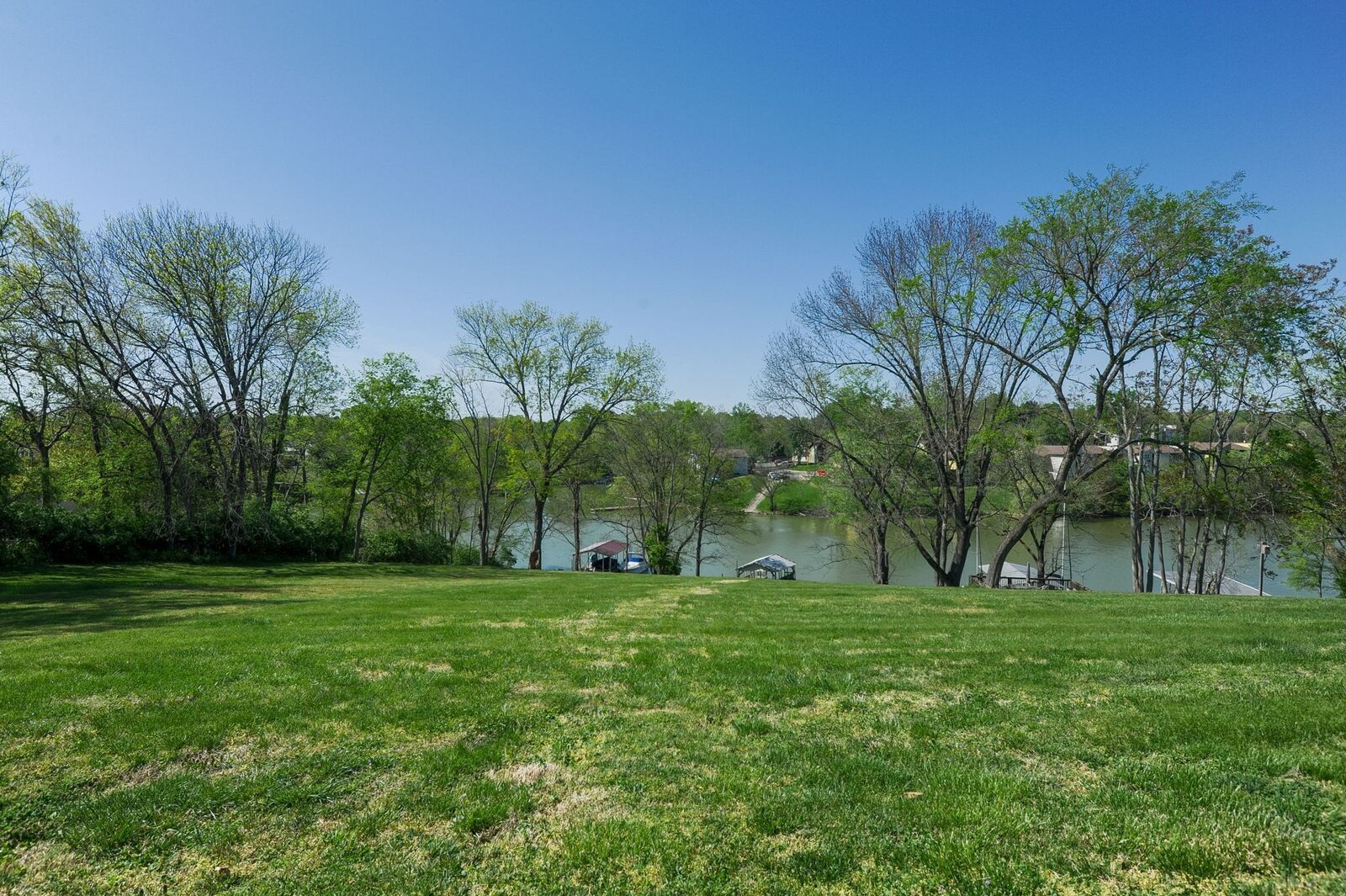 Property Photo: 128 Lakeview Dr TN 37075