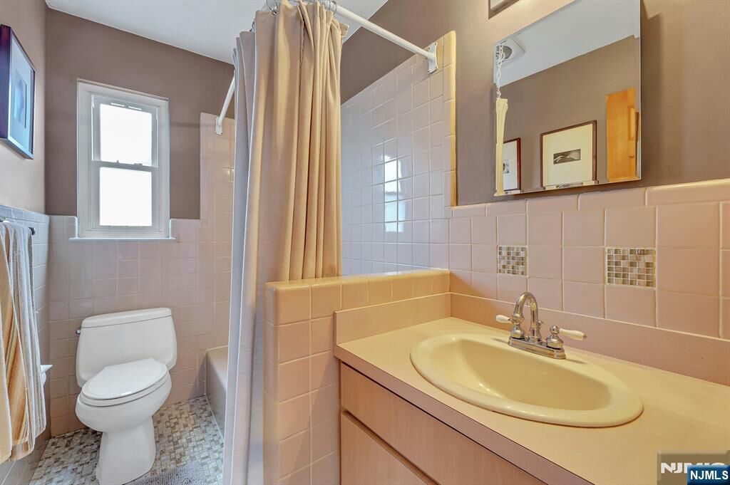 Property Photo:  87 Barbara Road  NJ 07628 