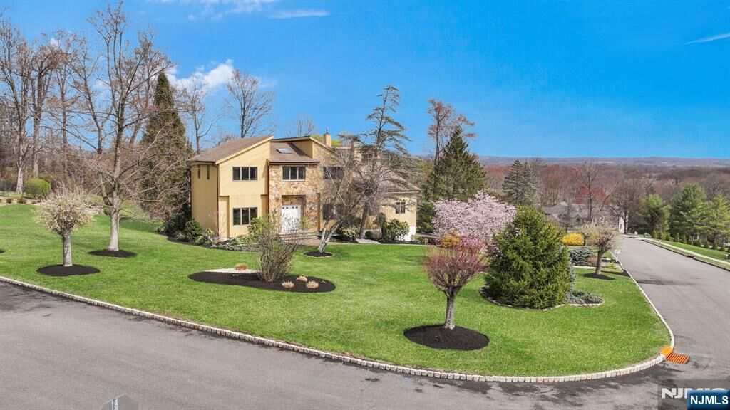 Property Photo:  17 Sherbrooke Drive  NJ 07035 