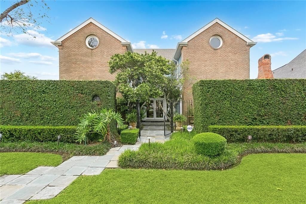 Property Photo:  19 Rue Royale  LA 70002 