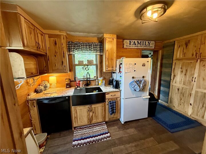 Property Photo:  452 Niles Cortland Road SE  OH 44484 