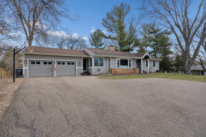 Property Photo: 2820 Washta Bay Road MN 55331