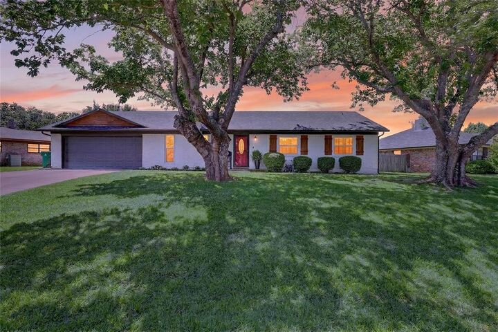 Property Photo:  710 Ridgeway Road  TX 76058 