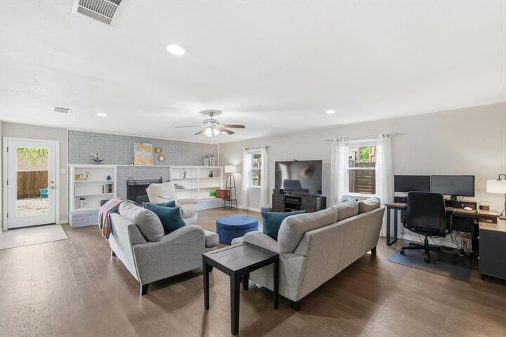 Property Photo:  2413 Meadow View  TX 76021 