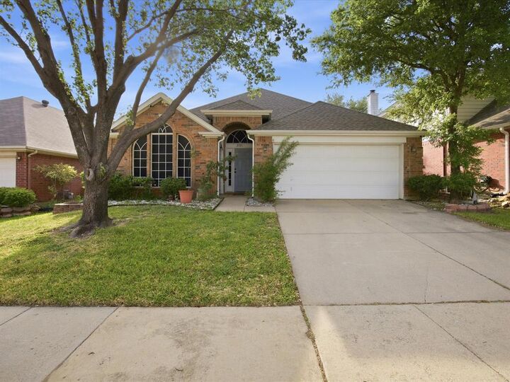 Property Photo:  2101 Oak Manor Drive  TX 76021 
