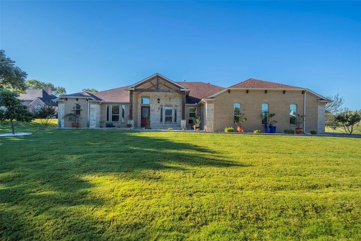 Property Photo: 2852 Sonterra Drive TX 75104