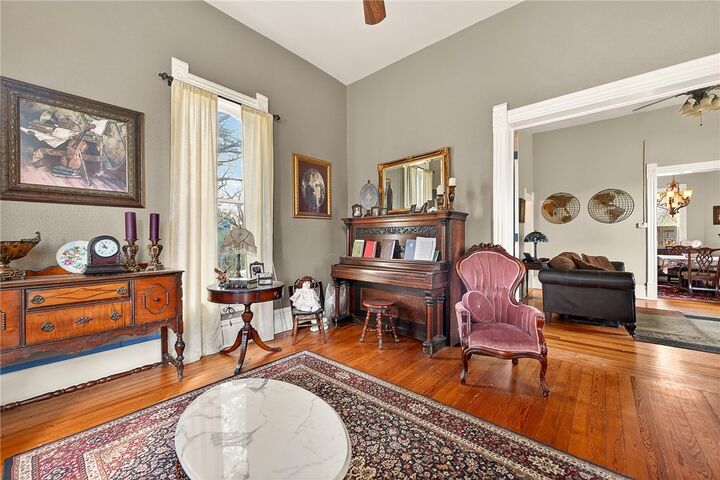 Property Photo:  1016 S 4th Street  AR 72756 