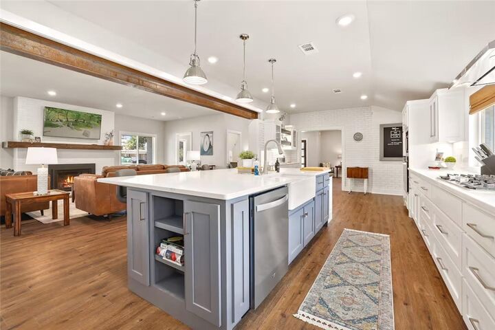 Property Photo:  702 Shipley Street  AR 72764 
