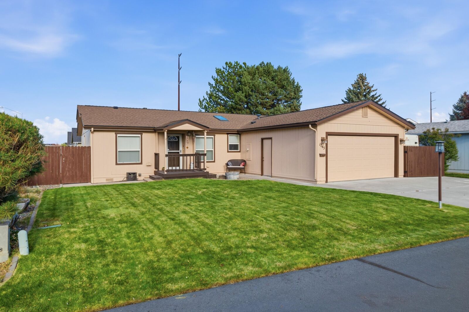 Property Photo:  1745 NE 6th Street  OR 97756 