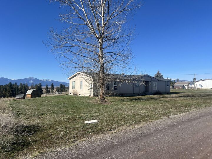 Property Photo: 2220 Springwood Drive OR 97624