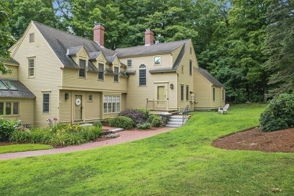 Property Photo:  18 Wintergreen Ct 18  MA 01462 