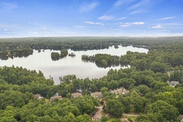 Property Photo:  18 Wintergreen Ct 18  MA 01462 