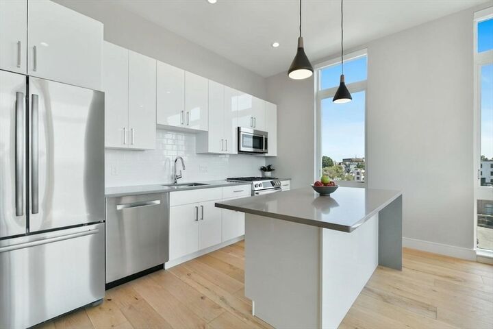 Property Photo: 420 W Broadway 604 MA 02127