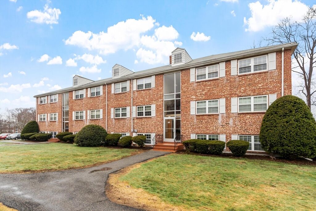 Property Photo:  80 Edgelawn Avenue 6  MA 01845 