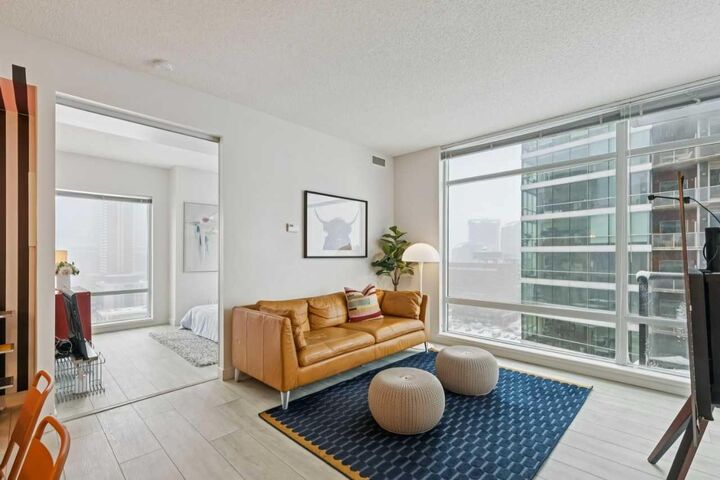 Property Photo: 215 13 Avenue SW 1401 AB T2R 0V6