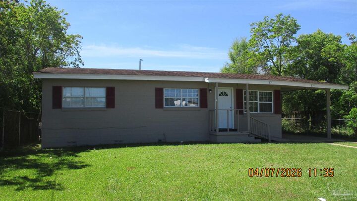 Property Photo: 3 Cherokee Trl FL 32506