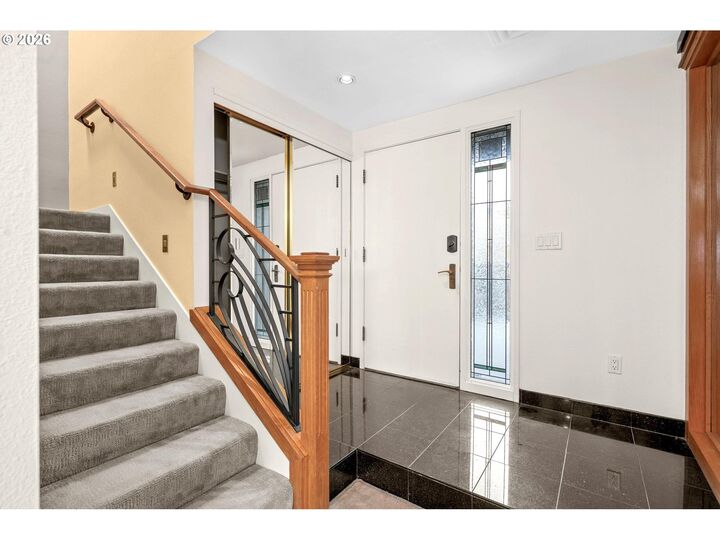Property Photo:  5826 S Riverpoint Ln  OR 97239 