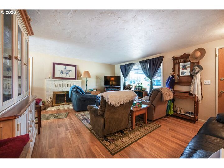 Property Photo:  2190 Pierce St  OR 97405 