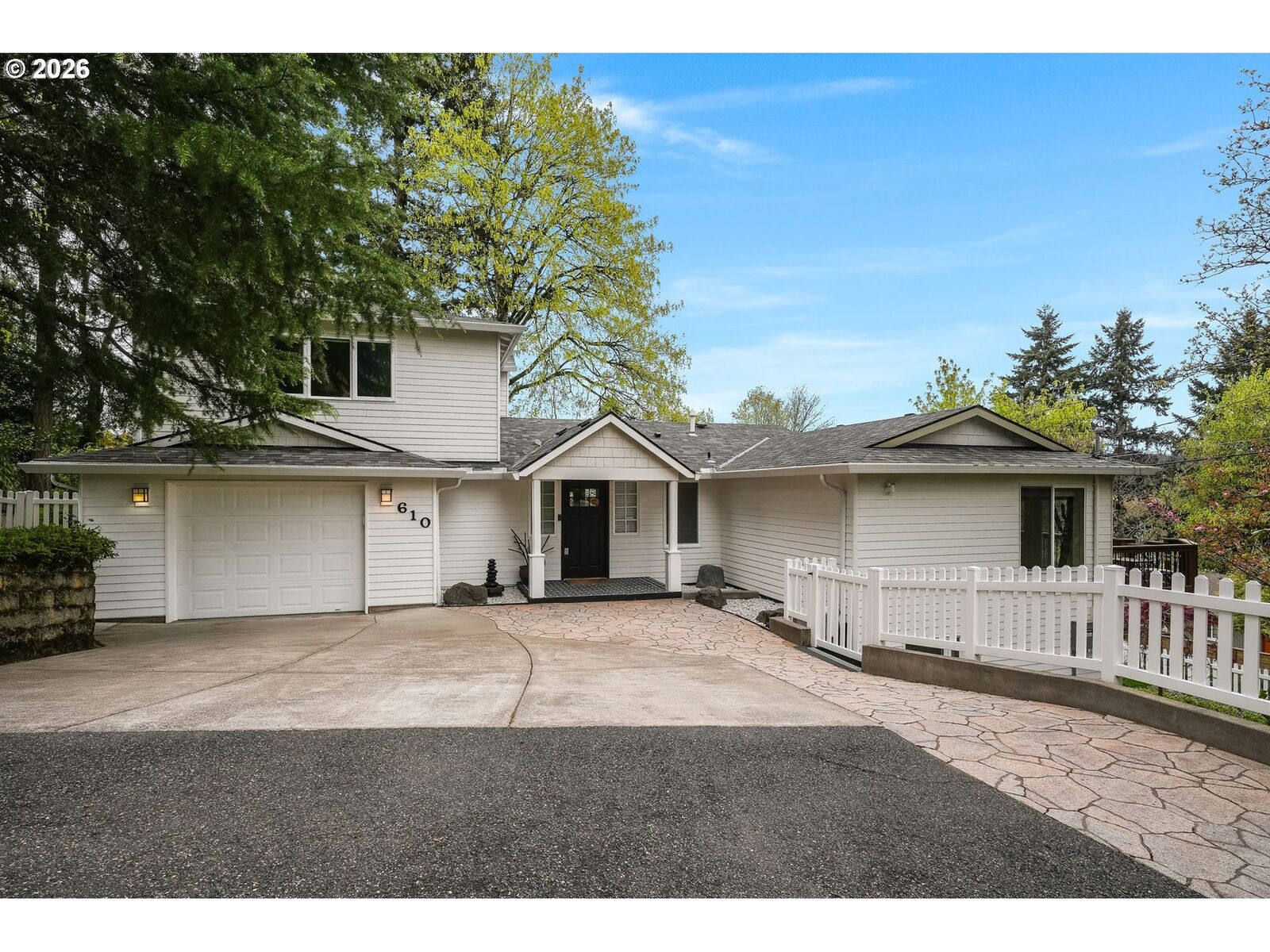 Property Photo:  610 SW Primrose St  OR 97219 