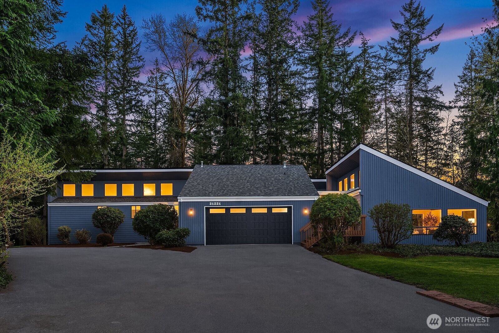Property Photo:  21221 SE 13th Place  WA 98075 