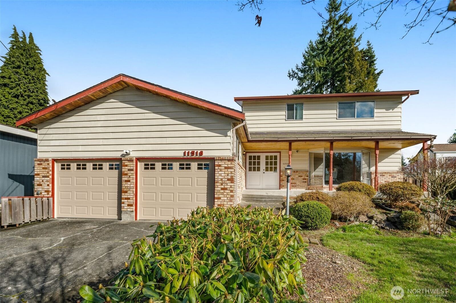 Property Photo:  11516  Bartlett Ave  NE  WA 98125 