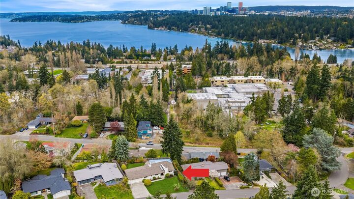 Property Photo: 9750 SE 41st Street WA 98040