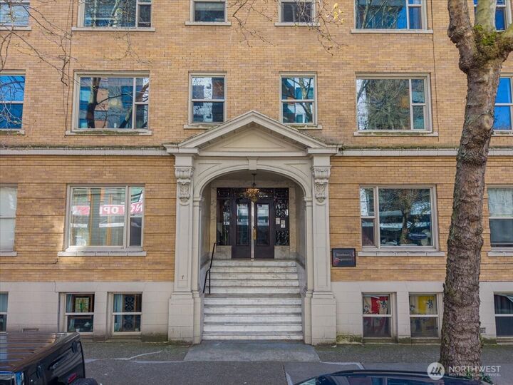 Property Photo:  7  Harrison Street 20  WA 98109 