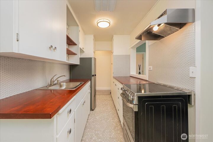 Property Photo: 7 Harrison Street 20 WA 98109