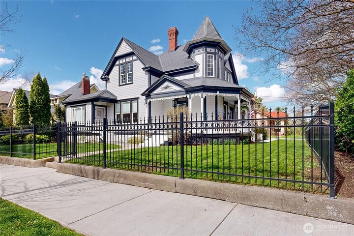 Property Photo:  345 E Birch Street  WA 99362 