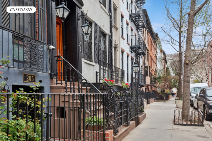 Property Photo:  207 E 31st Street  NY 10016 