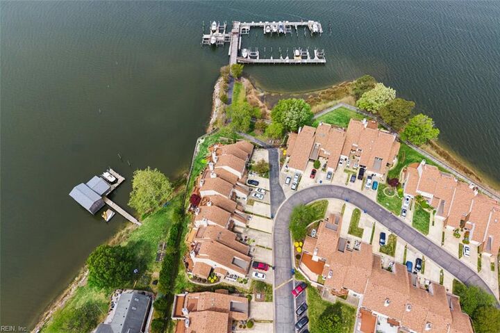 Property Photo:  28 Sandie Point Ln  VA 23701 